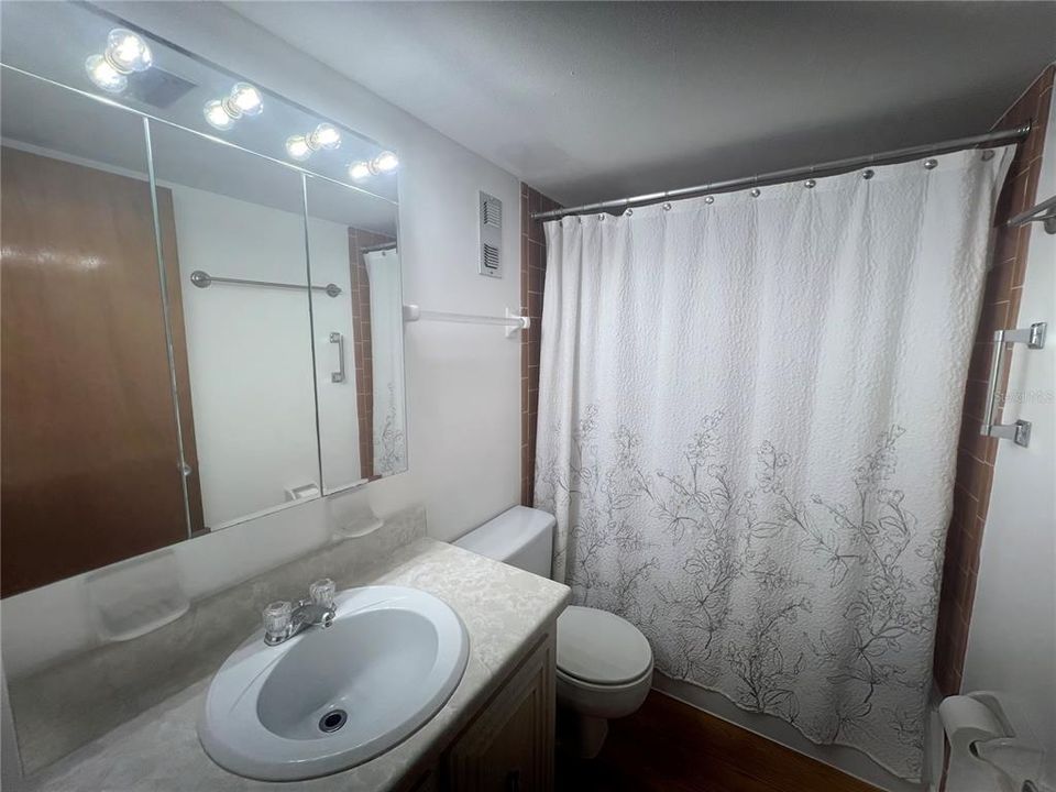 For Rent: $1,700 (2 beds, 2 baths, 1030 Square Feet)