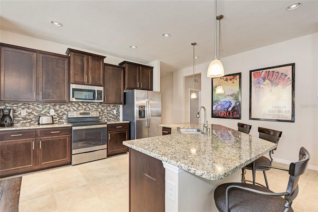 Activo con contrato: $2,350 (3 camas, 2 baños, 1675 Pies cuadrados)