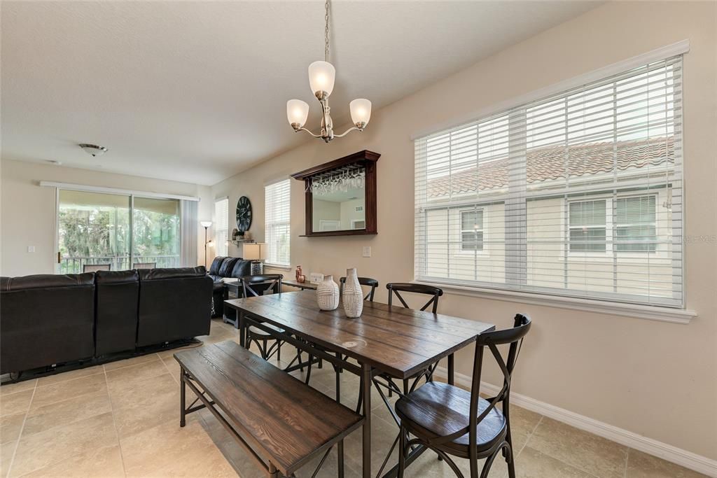 Activo con contrato: $2,350 (3 camas, 2 baños, 1675 Pies cuadrados)