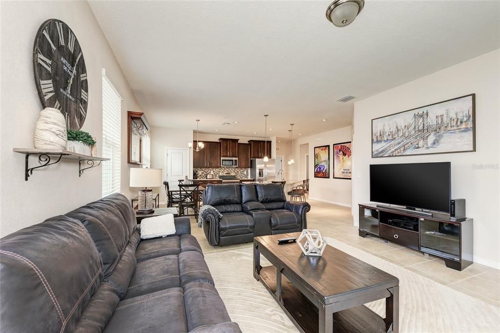 Activo con contrato: $2,350 (3 camas, 2 baños, 1675 Pies cuadrados)