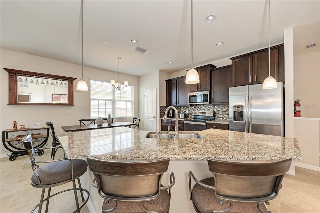 Activo con contrato: $2,350 (3 camas, 2 baños, 1675 Pies cuadrados)