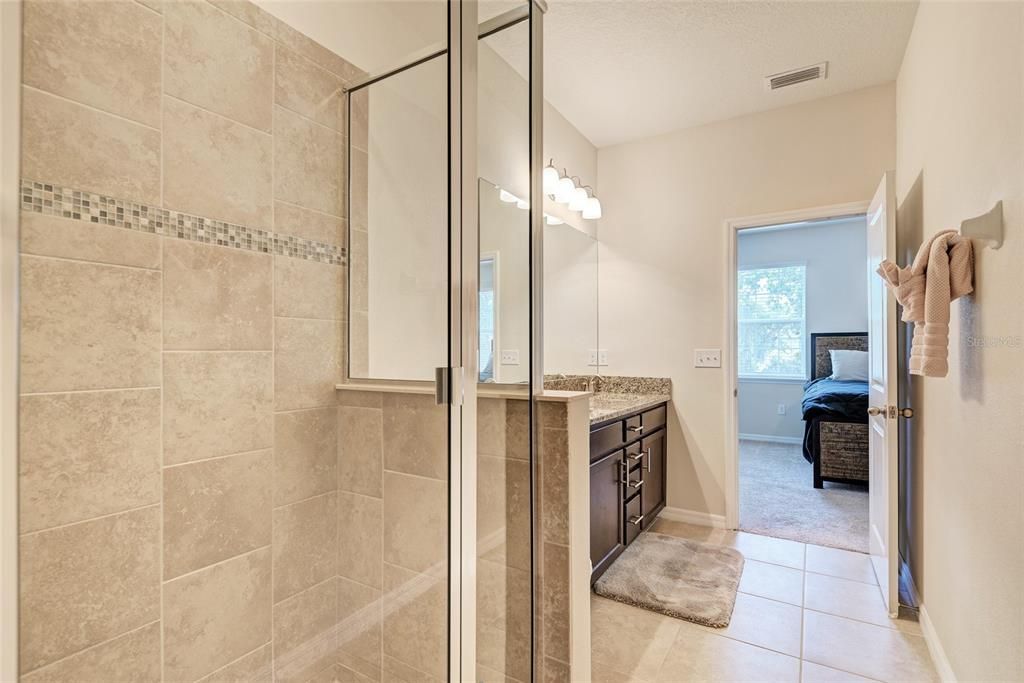 Activo con contrato: $2,350 (3 camas, 2 baños, 1675 Pies cuadrados)