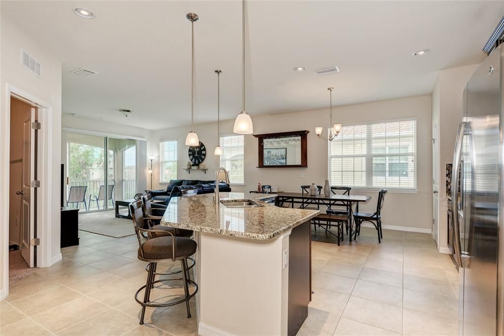 Activo con contrato: $2,350 (3 camas, 2 baños, 1675 Pies cuadrados)