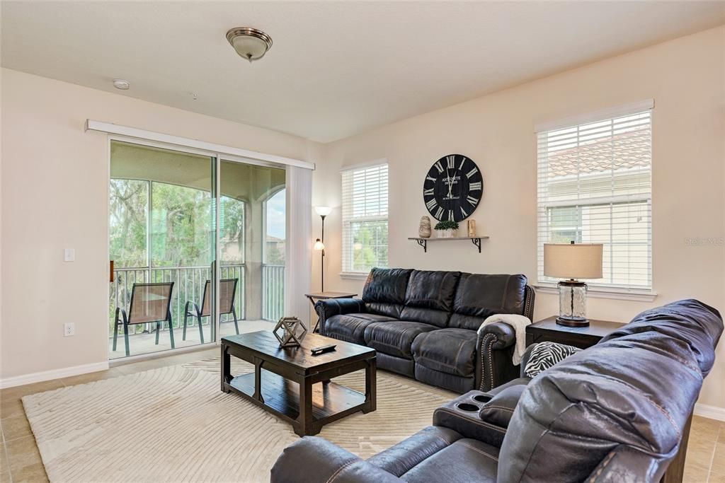 Activo con contrato: $2,350 (3 camas, 2 baños, 1675 Pies cuadrados)