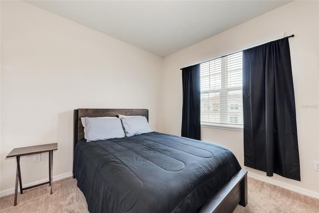 Activo con contrato: $2,350 (3 camas, 2 baños, 1675 Pies cuadrados)