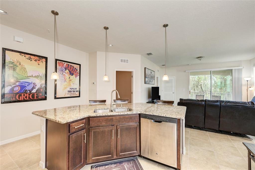 Activo con contrato: $2,350 (3 camas, 2 baños, 1675 Pies cuadrados)