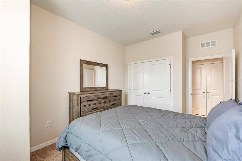 Activo con contrato: $2,350 (3 camas, 2 baños, 1675 Pies cuadrados)