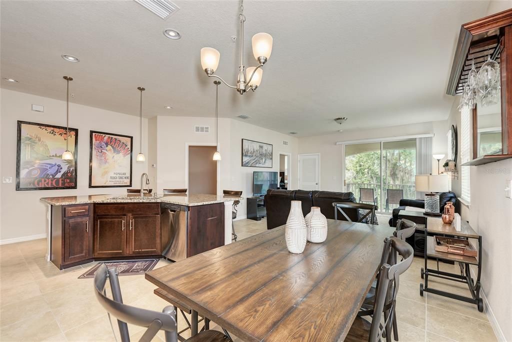 Activo con contrato: $2,350 (3 camas, 2 baños, 1675 Pies cuadrados)