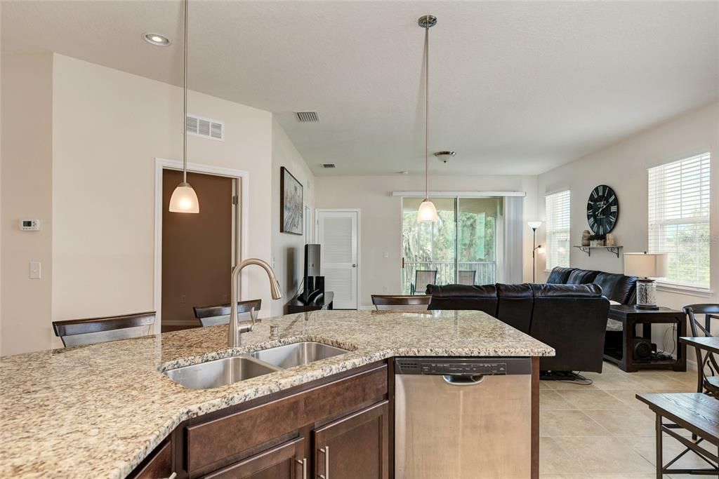 Activo con contrato: $2,350 (3 camas, 2 baños, 1675 Pies cuadrados)