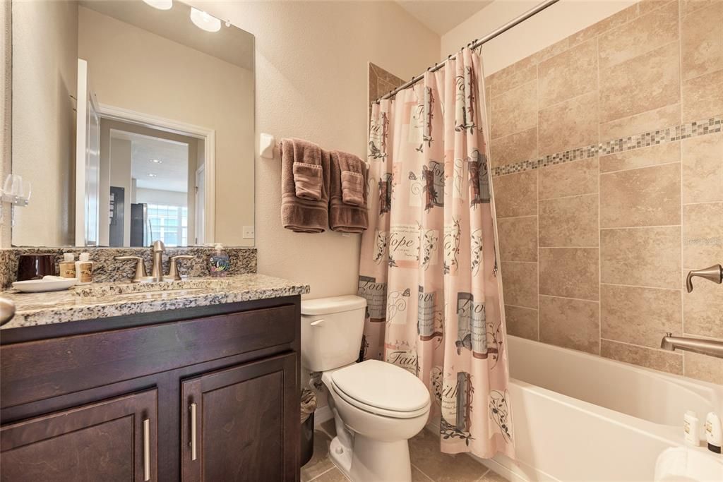 Activo con contrato: $2,350 (3 camas, 2 baños, 1675 Pies cuadrados)