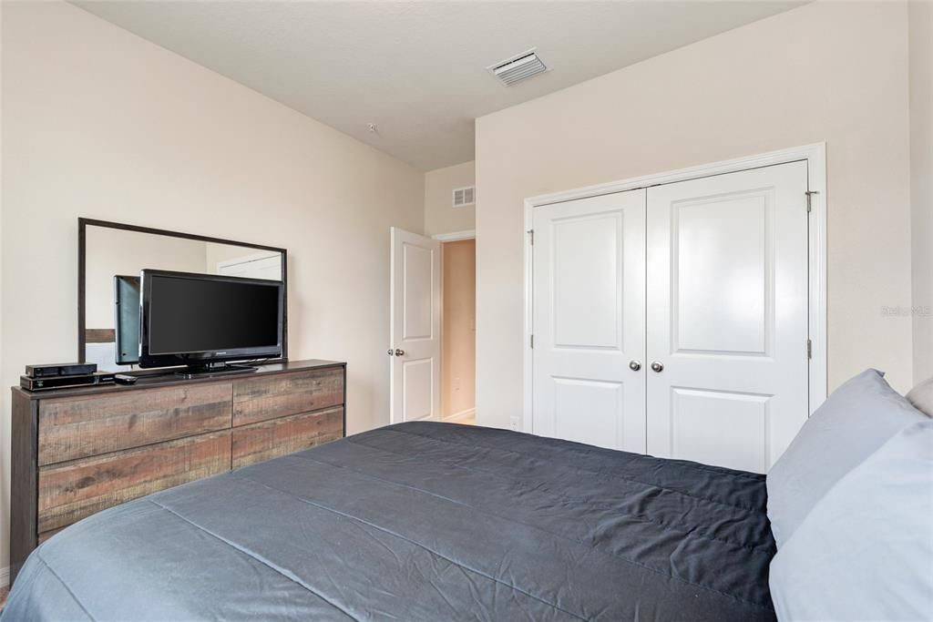 Activo con contrato: $2,350 (3 camas, 2 baños, 1675 Pies cuadrados)