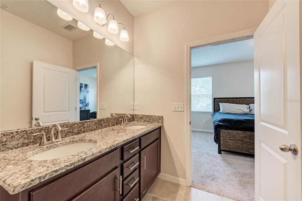 Activo con contrato: $2,350 (3 camas, 2 baños, 1675 Pies cuadrados)