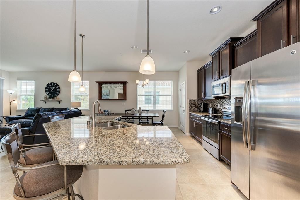 Activo con contrato: $2,350 (3 camas, 2 baños, 1675 Pies cuadrados)