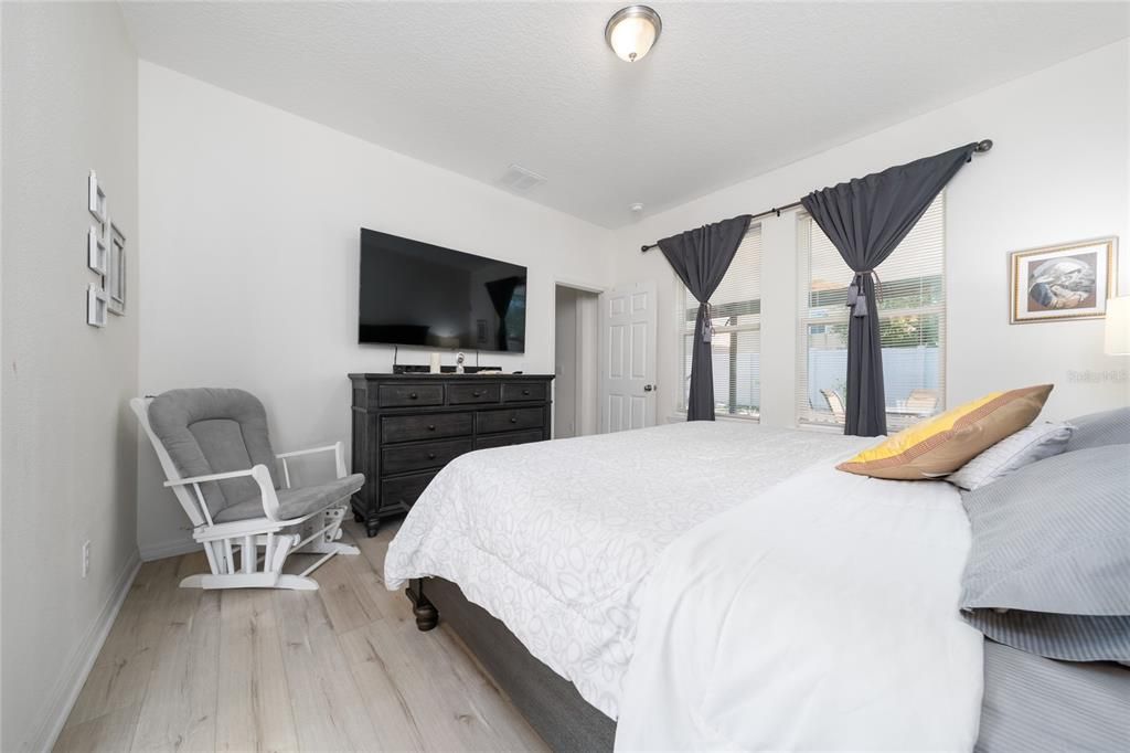 Active With Contract: $2,450 (3 beds, 2 baths, 1630 Square Feet)