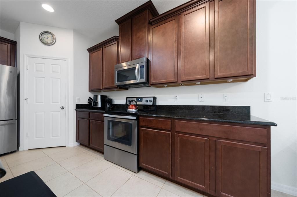 Active With Contract: $2,450 (3 beds, 2 baths, 1630 Square Feet)