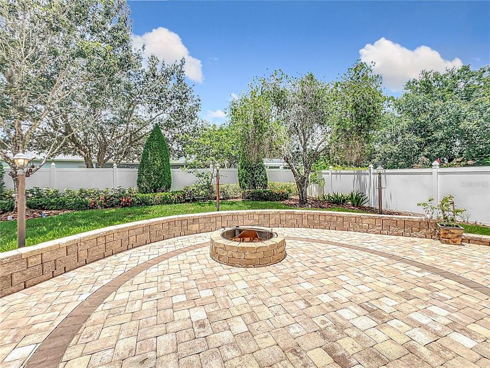 For Sale: $850,000 (5 beds, 4 baths, 3958 Square Feet)