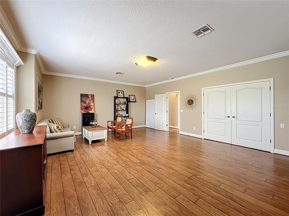 For Sale: $850,000 (5 beds, 4 baths, 3958 Square Feet)