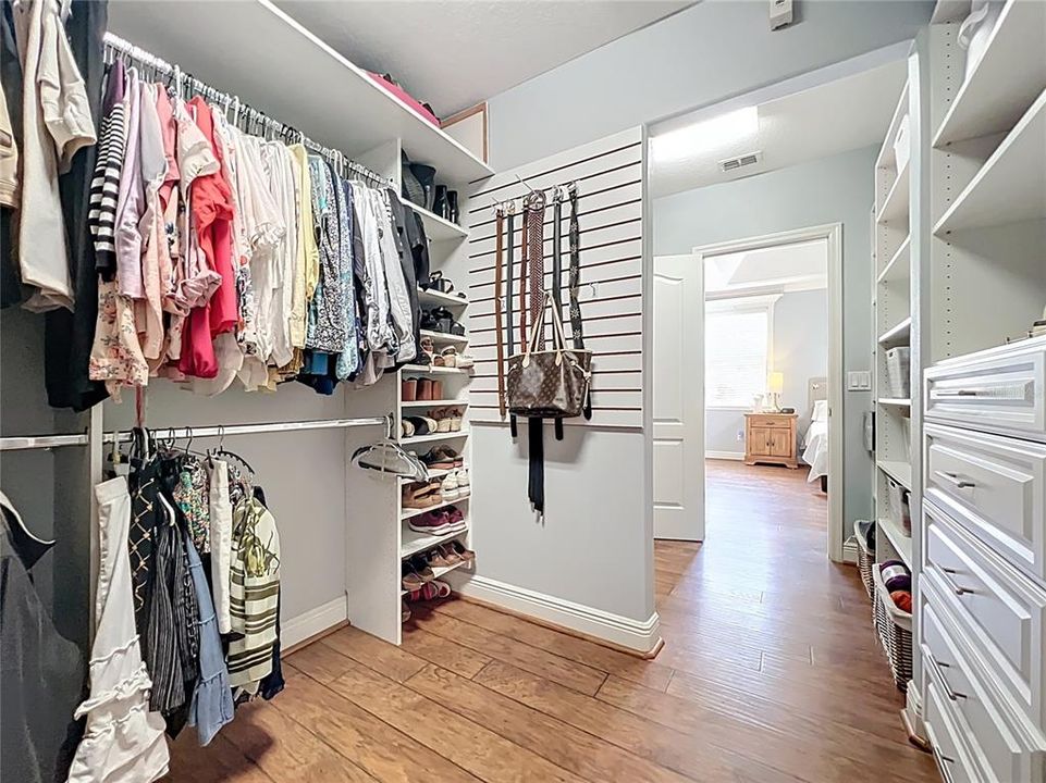 For Sale: $850,000 (5 beds, 4 baths, 3958 Square Feet)