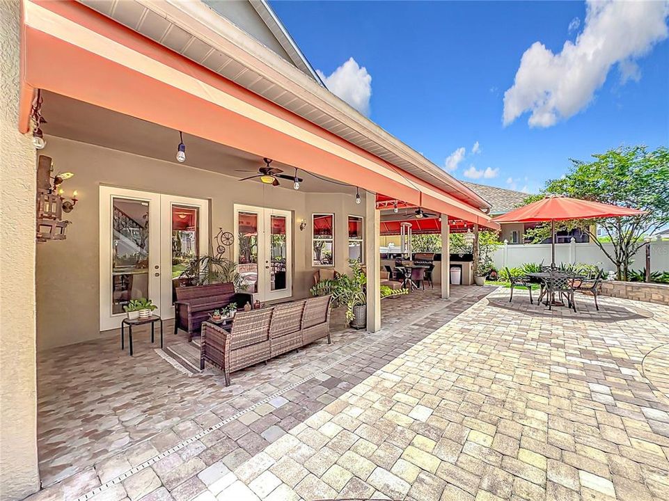 For Sale: $850,000 (5 beds, 4 baths, 3958 Square Feet)