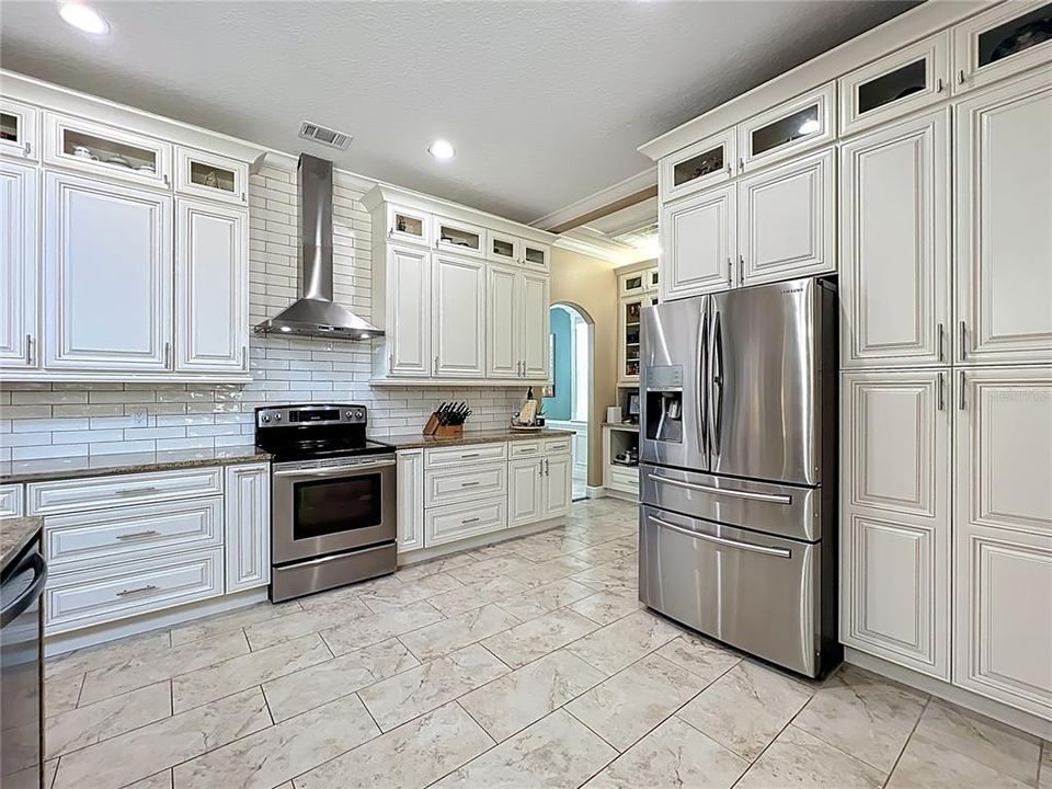 For Sale: $850,000 (5 beds, 4 baths, 3958 Square Feet)