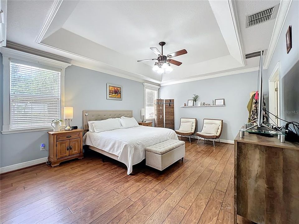 For Sale: $850,000 (5 beds, 4 baths, 3958 Square Feet)