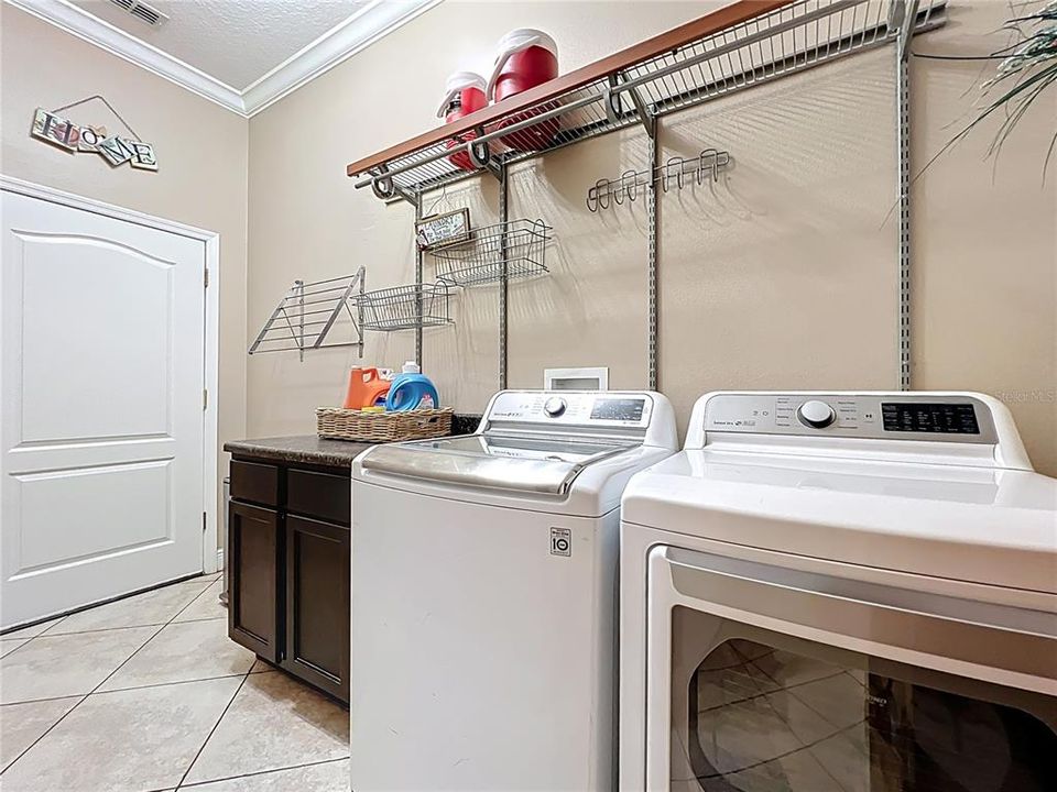 For Sale: $850,000 (5 beds, 4 baths, 3958 Square Feet)