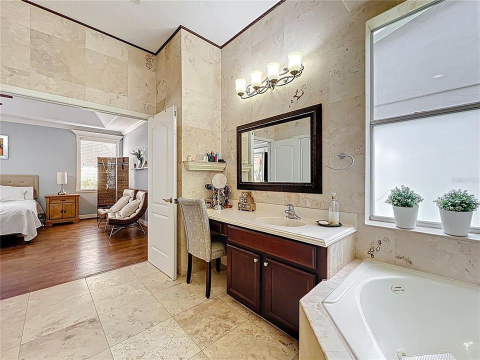 For Sale: $850,000 (5 beds, 4 baths, 3958 Square Feet)