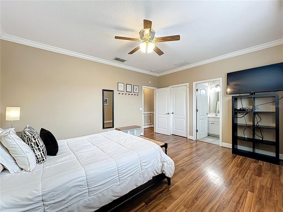 For Sale: $850,000 (5 beds, 4 baths, 3958 Square Feet)