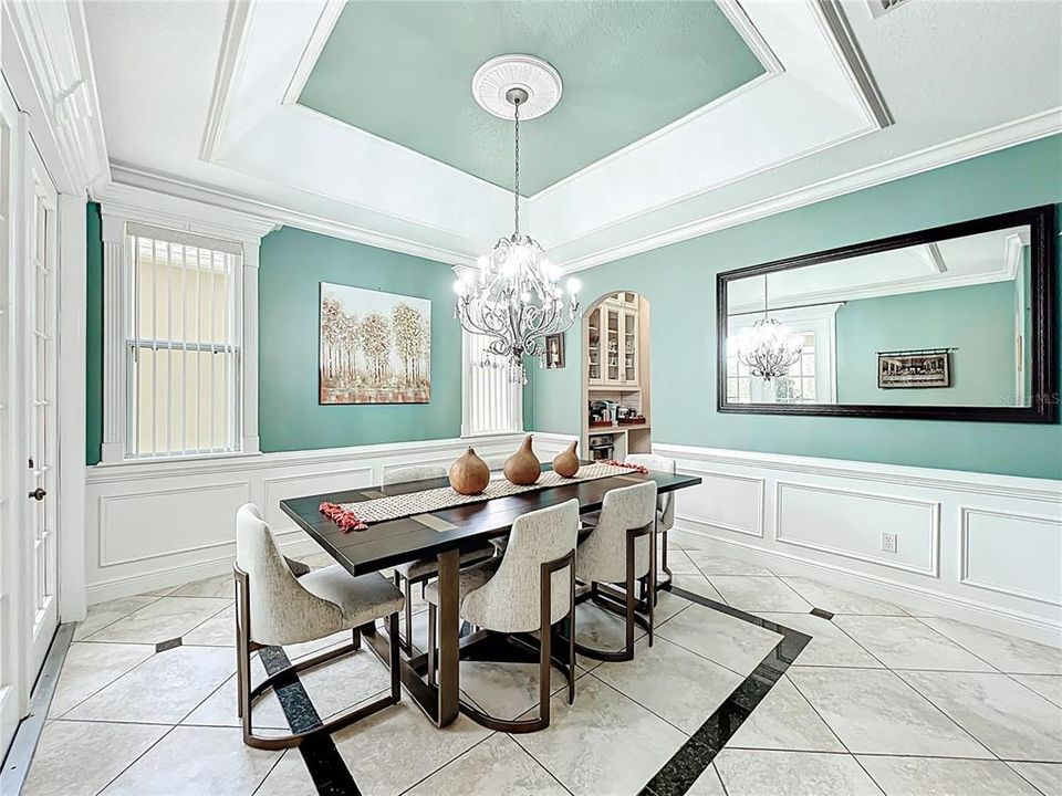 For Sale: $850,000 (5 beds, 4 baths, 3958 Square Feet)