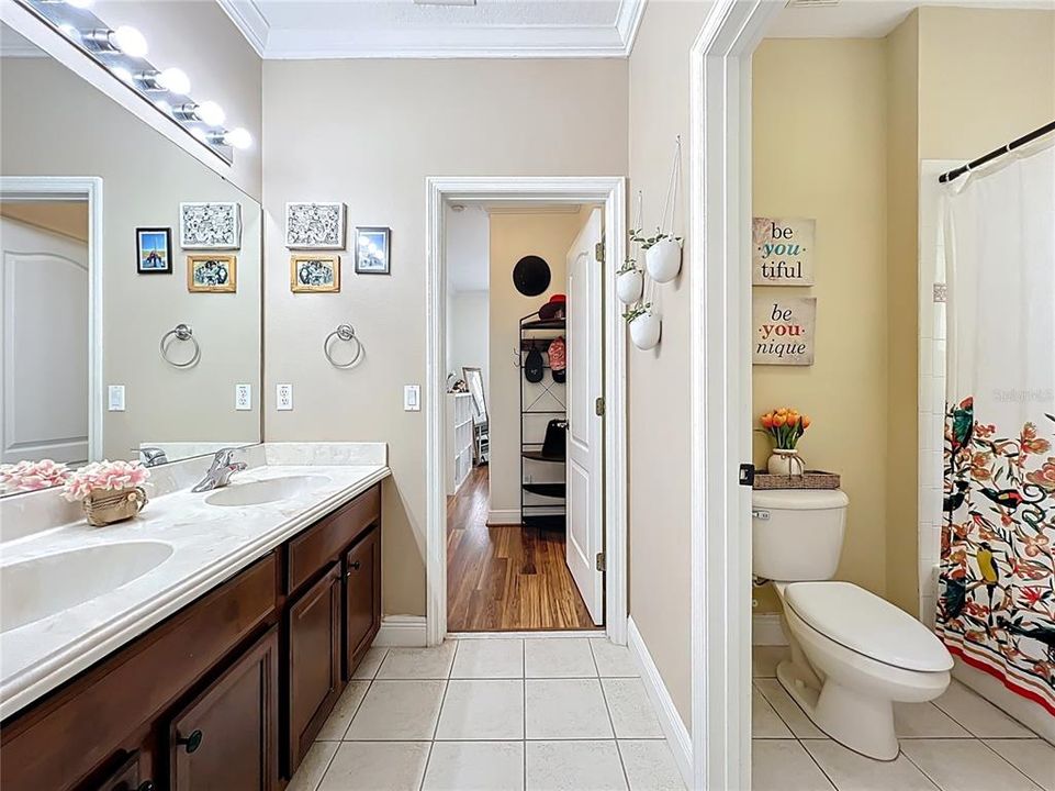 For Sale: $850,000 (5 beds, 4 baths, 3958 Square Feet)