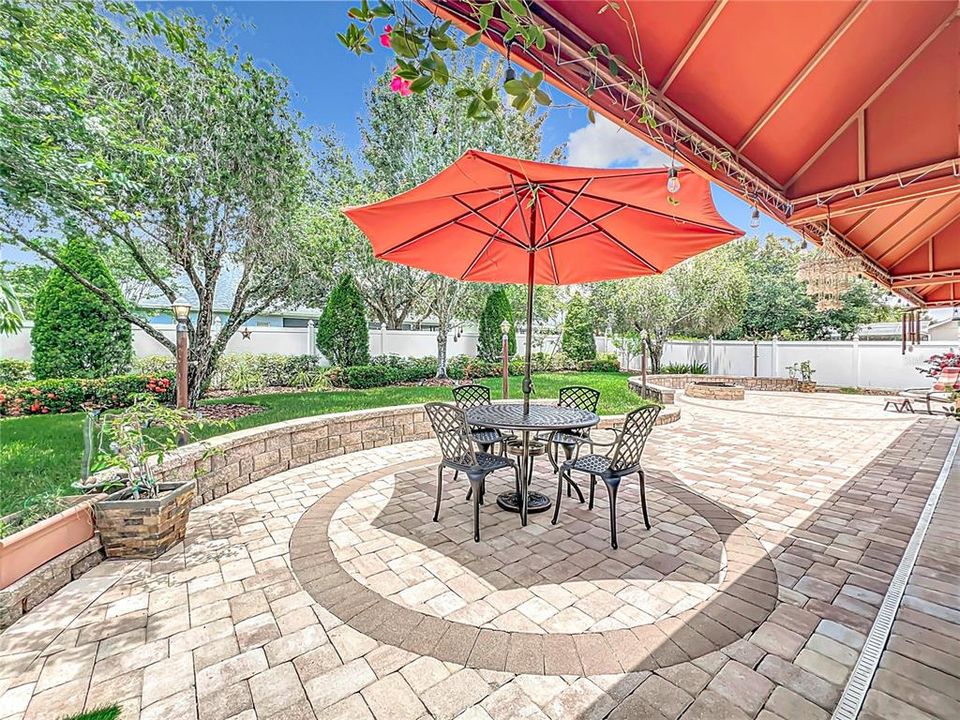 For Sale: $850,000 (5 beds, 4 baths, 3958 Square Feet)