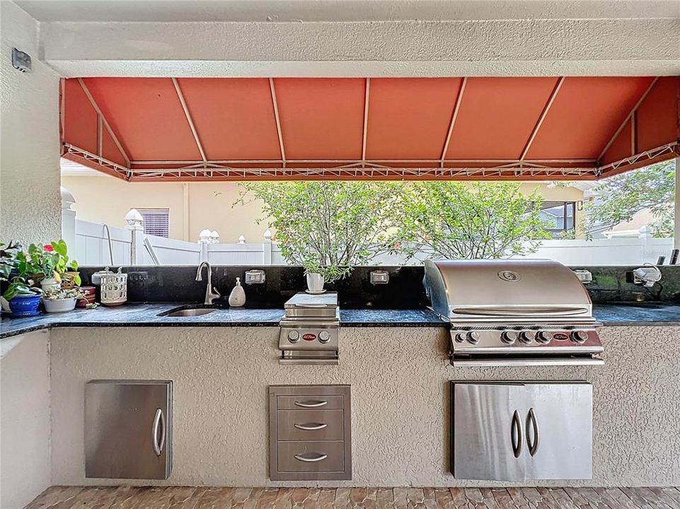 For Sale: $850,000 (5 beds, 4 baths, 3958 Square Feet)