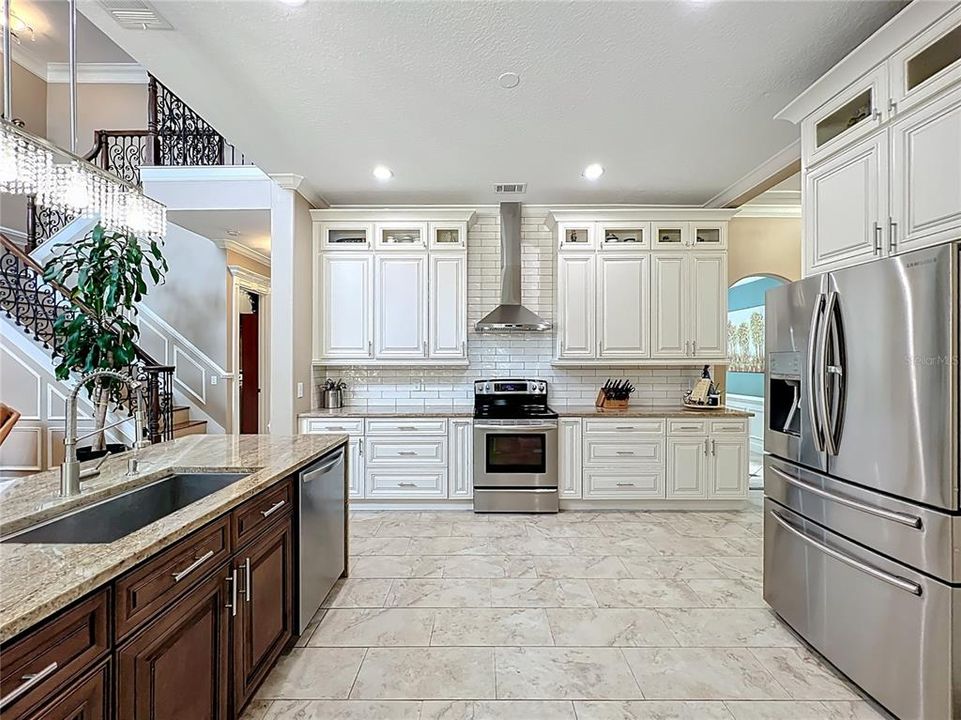 For Sale: $850,000 (5 beds, 4 baths, 3958 Square Feet)