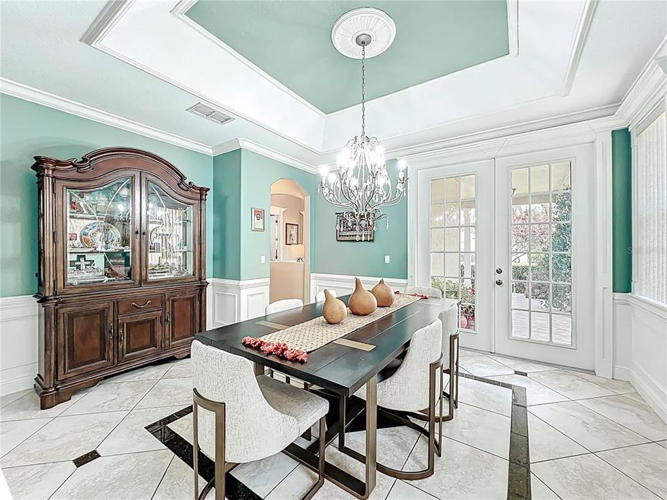 For Sale: $850,000 (5 beds, 4 baths, 3958 Square Feet)