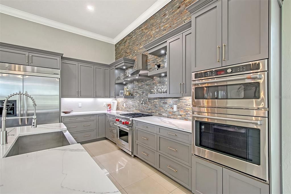 На продажу: $2,195,000 (6 спален, 5 ванн, 5200 Квадратных фут)