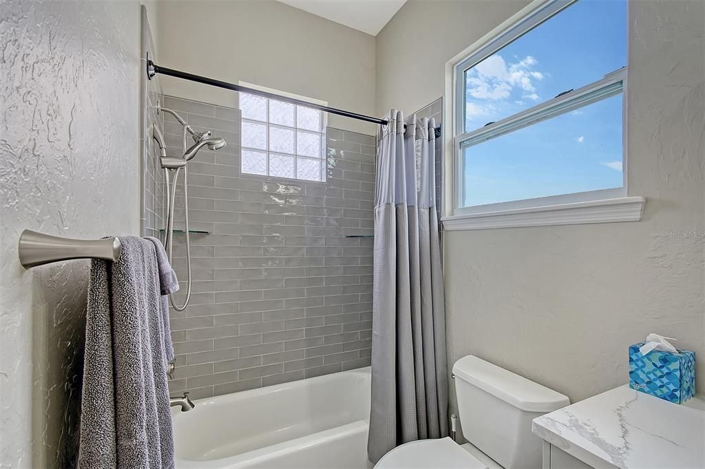 На продажу: $2,195,000 (6 спален, 5 ванн, 5200 Квадратных фут)