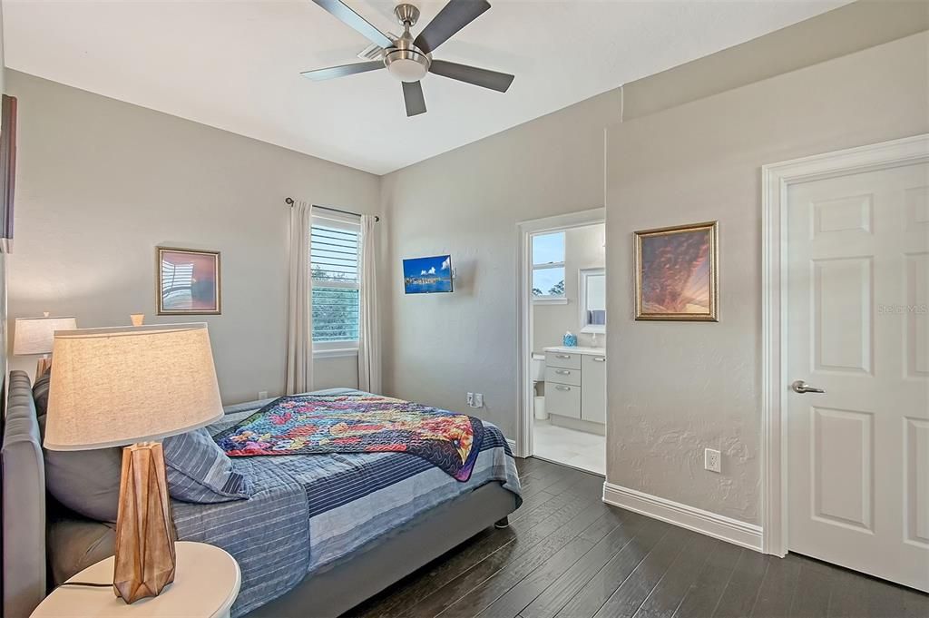 На продажу: $2,195,000 (6 спален, 5 ванн, 5200 Квадратных фут)