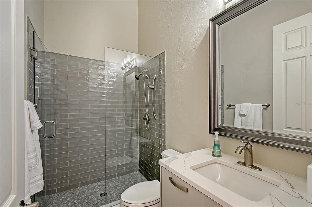 На продажу: $2,195,000 (6 спален, 5 ванн, 5200 Квадратных фут)