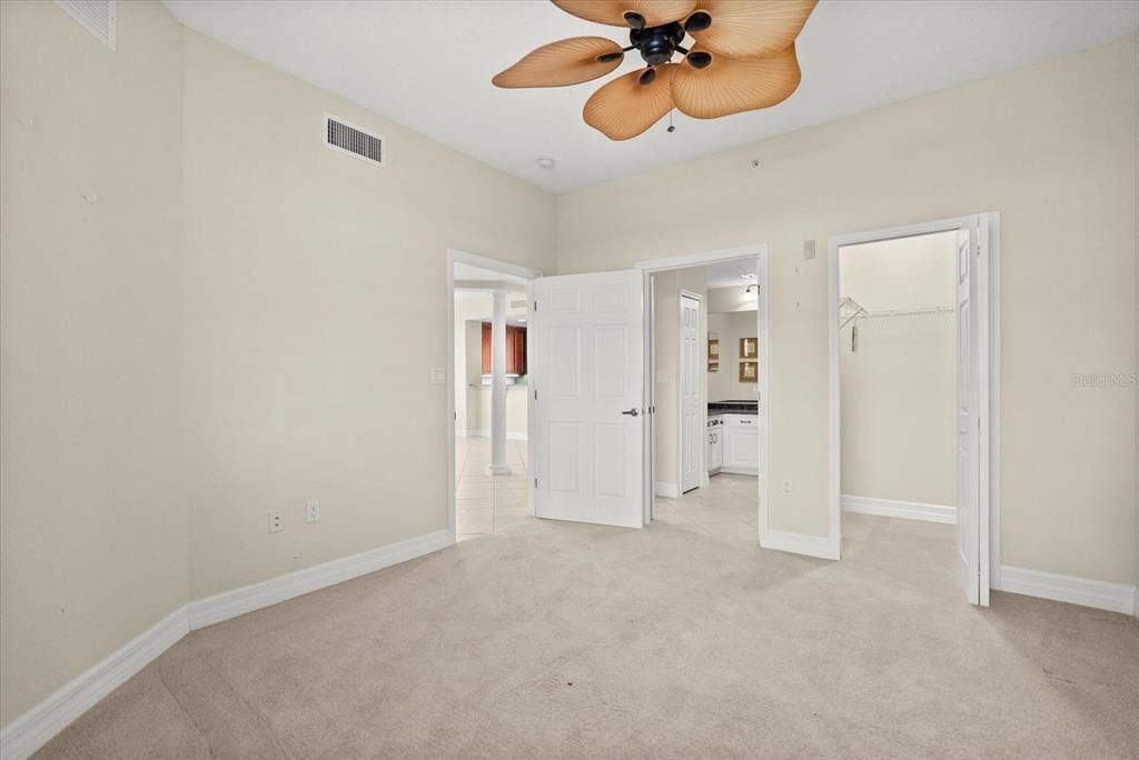 合同活跃: $725,000 (3 贝兹, 3 浴室, 2484 平方英尺)