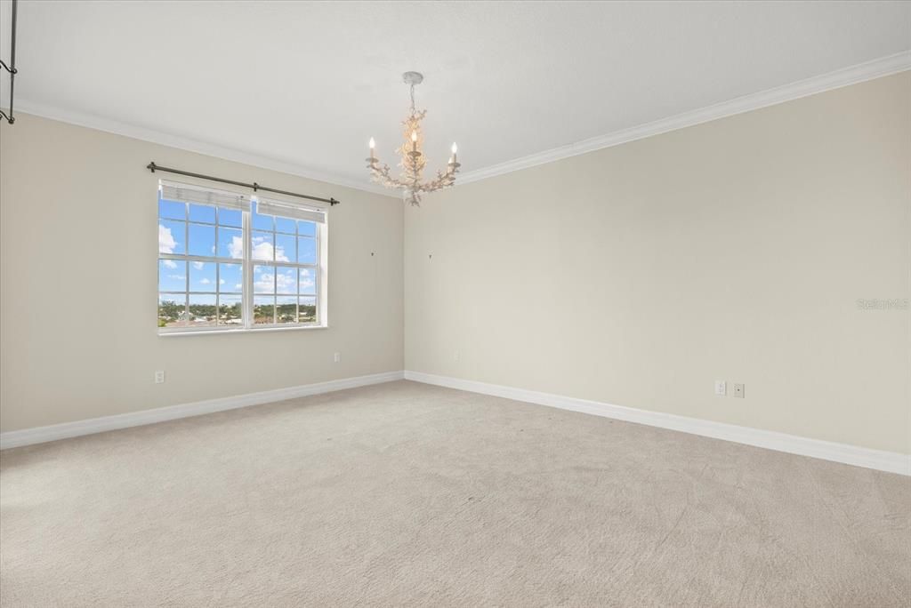 合同活跃: $725,000 (3 贝兹, 3 浴室, 2484 平方英尺)