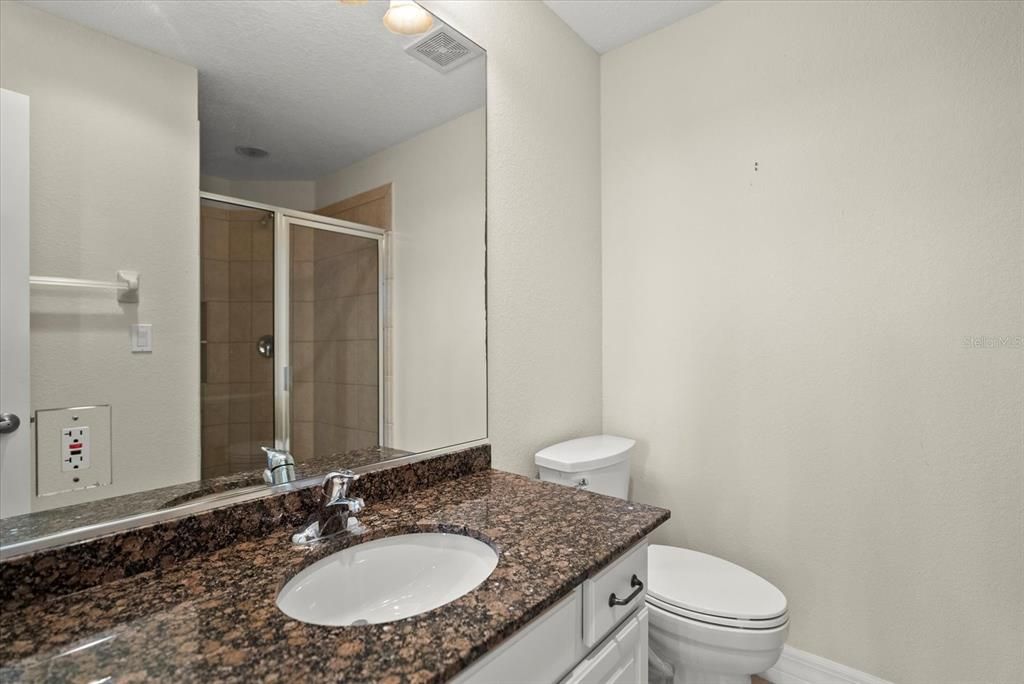 合同活跃: $725,000 (3 贝兹, 3 浴室, 2484 平方英尺)