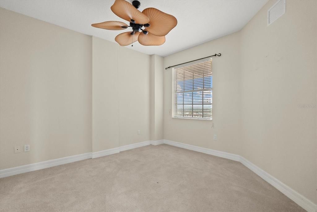 合同活跃: $725,000 (3 贝兹, 3 浴室, 2484 平方英尺)