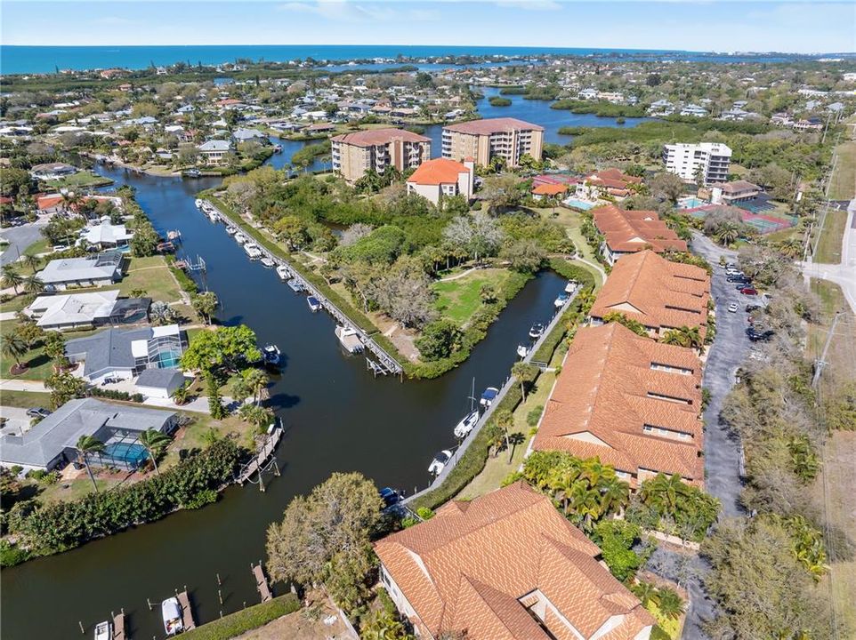 合同活跃: $725,000 (3 贝兹, 3 浴室, 2484 平方英尺)