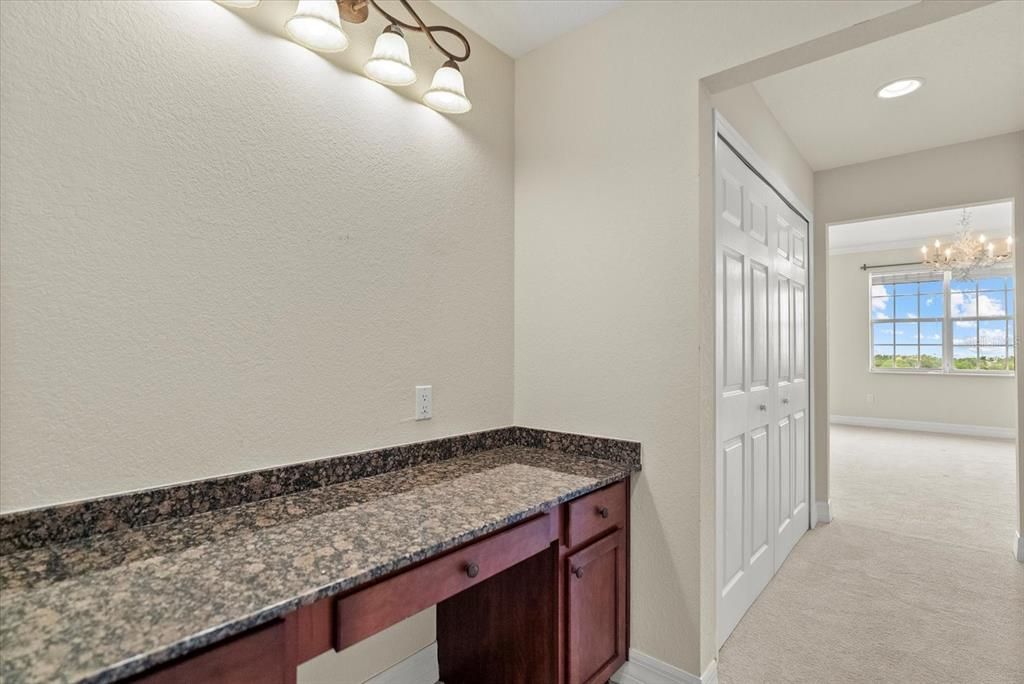 合同活跃: $725,000 (3 贝兹, 3 浴室, 2484 平方英尺)