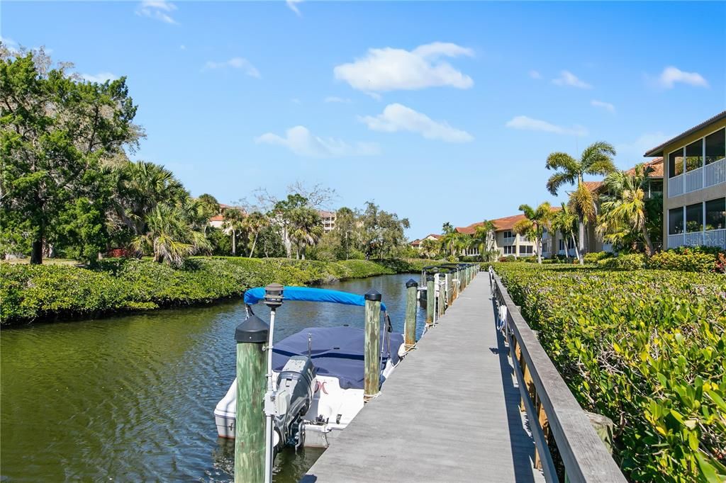 合同活跃: $725,000 (3 贝兹, 3 浴室, 2484 平方英尺)