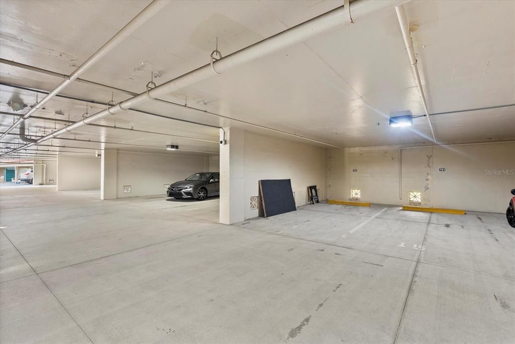 合同活跃: $725,000 (3 贝兹, 3 浴室, 2484 平方英尺)