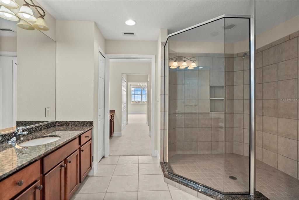 合同活跃: $725,000 (3 贝兹, 3 浴室, 2484 平方英尺)