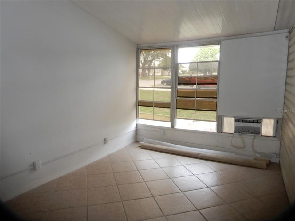 合同活跃: $209,900 (3 贝兹, 2 浴室, 1568 平方英尺)