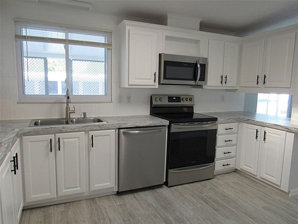 合同活跃: $209,900 (3 贝兹, 2 浴室, 1568 平方英尺)