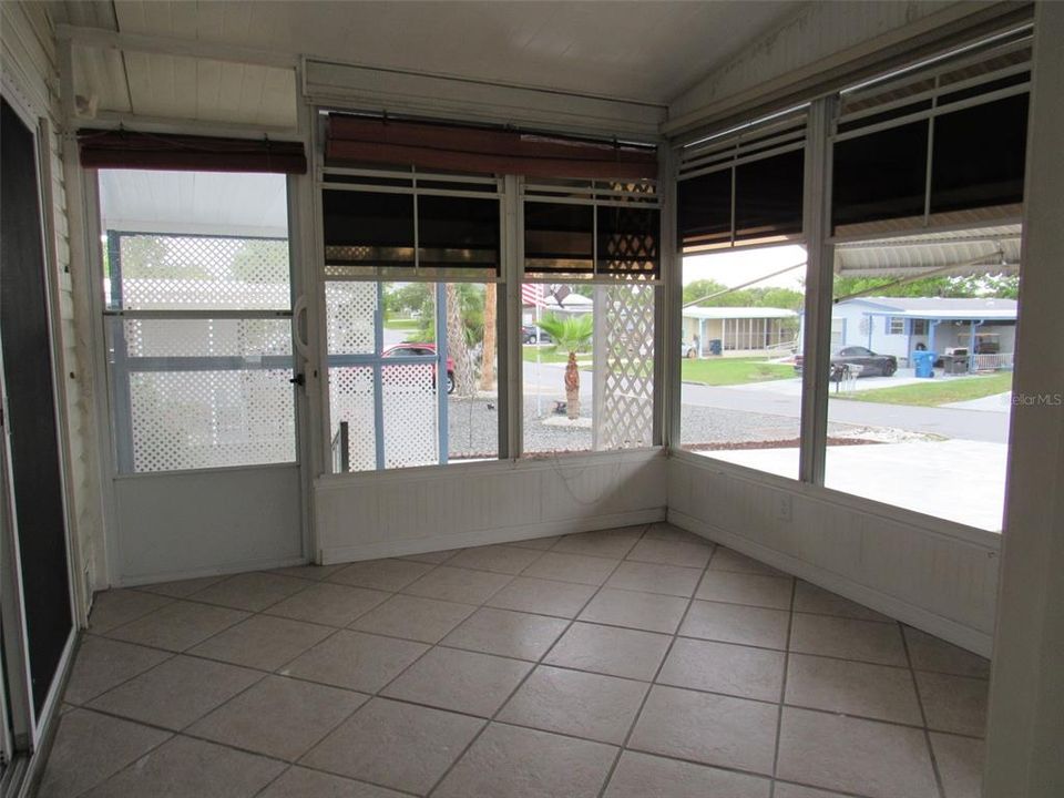 合同活跃: $209,900 (3 贝兹, 2 浴室, 1568 平方英尺)